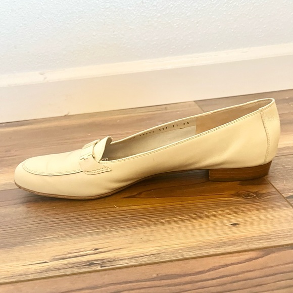 Salvatore Ferragamo Womens Leather Cream Loafer Shoes Gold Tone size 11 - Picture 10 of 10